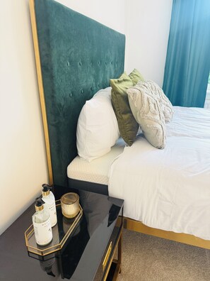 5 bedrooms, iron/ironing board, free WiFi, bed sheets