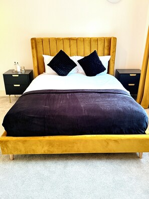 5 slaapkamers, een strijkplank/strijkijzer, gratis wifi, beddengoed
