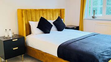 5 bedrooms, iron/ironing board, free WiFi, bed sheets