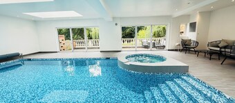 Luxury Ascot Escape- Private Indoor Heated Pool & Wellness Spa