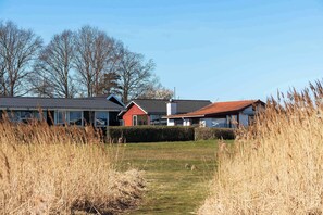 Exterior - Cozy cottage with a view of Kerteminde Fjord (Munkebo)