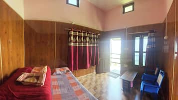 Classic Double Room, Balcony, Mountain View | Desk