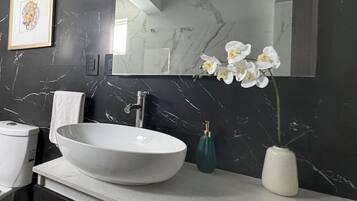 淋浴設備、風筒、提供毛巾、番梘