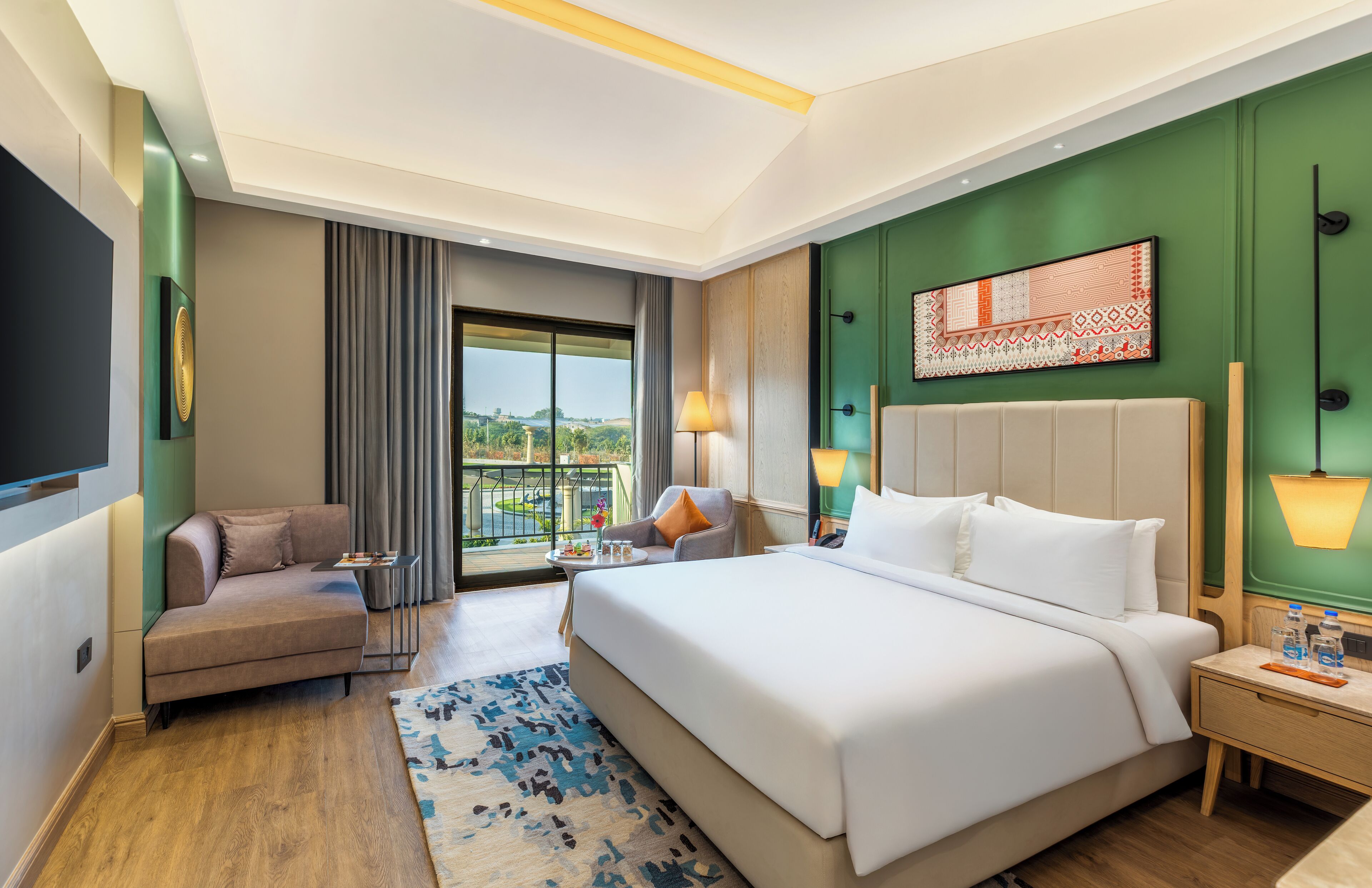 Premium King Room | Minibar, in-room safe, desk, iron/ironing board