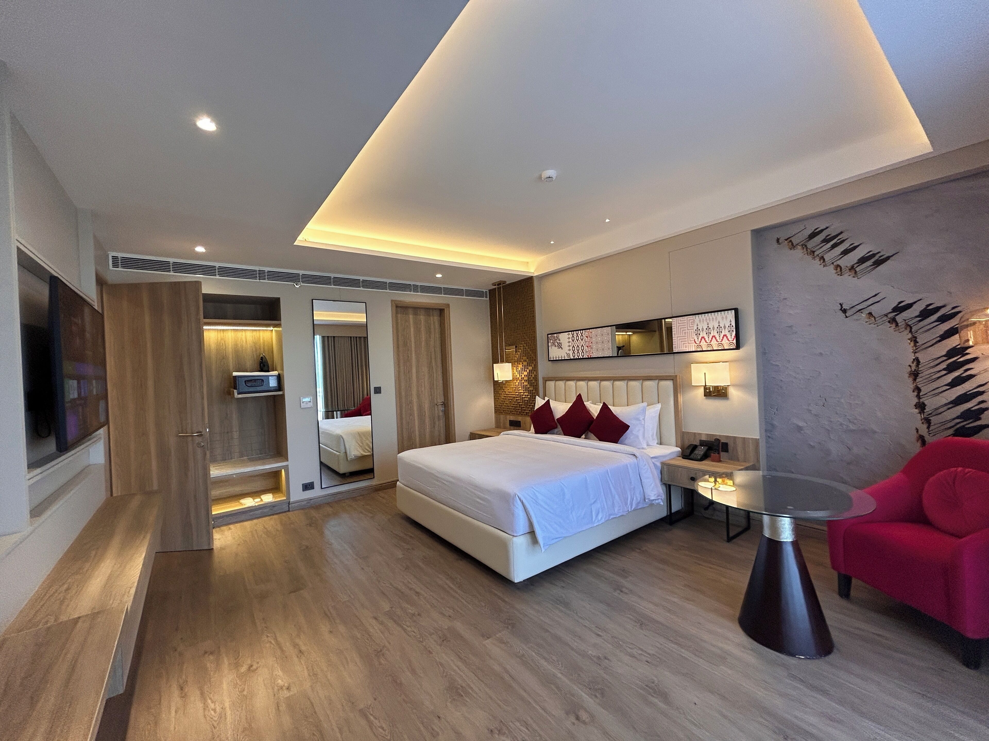 Junior Suite | Minibar, caja fuerte, escritorio y tabla de planchar con plancha