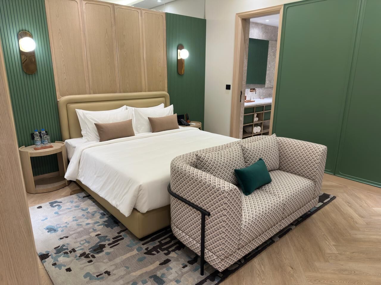 Garden Villa - 2 bedroom | Minibar, caja fuerte, escritorio y tabla de planchar con plancha