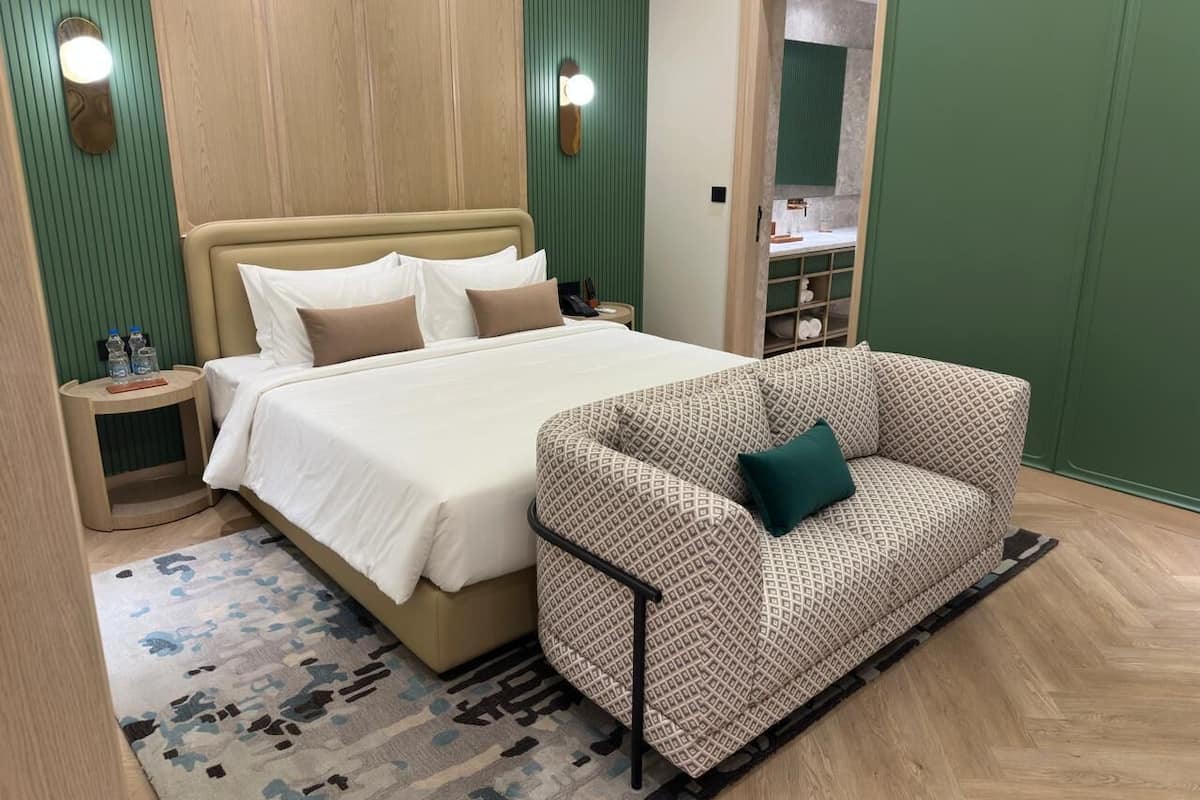 Garden Villa - 2 bedroom | Minibar, caja fuerte, escritorio y tabla de planchar con plancha