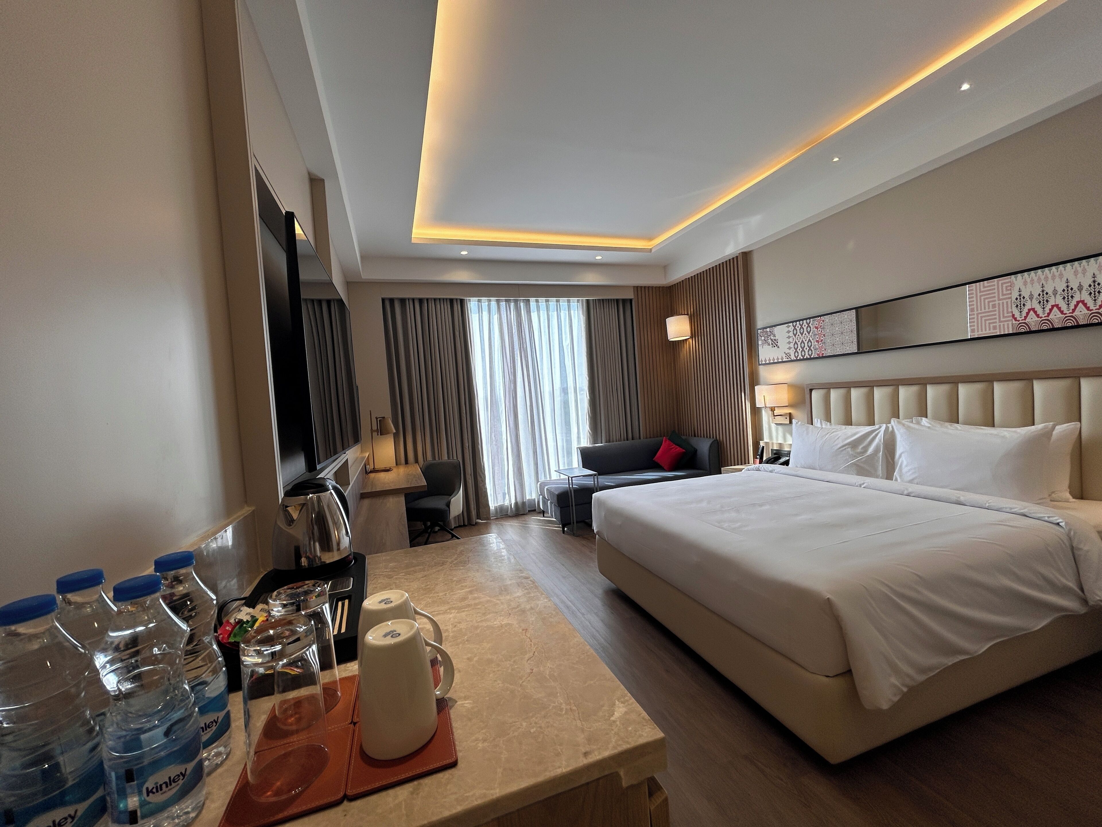 Executive King | Minibar, caja fuerte, escritorio y tabla de planchar con plancha