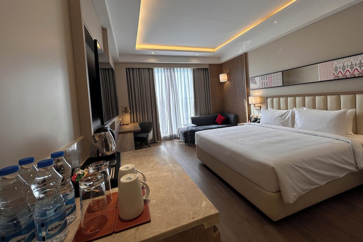 Executive King | Minibar, caja fuerte, escritorio y tabla de planchar con plancha