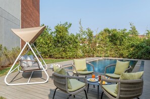 Garden Villa - 2 bedroom | 迷你吧、客房內保險箱、書桌、熨斗/熨衣板