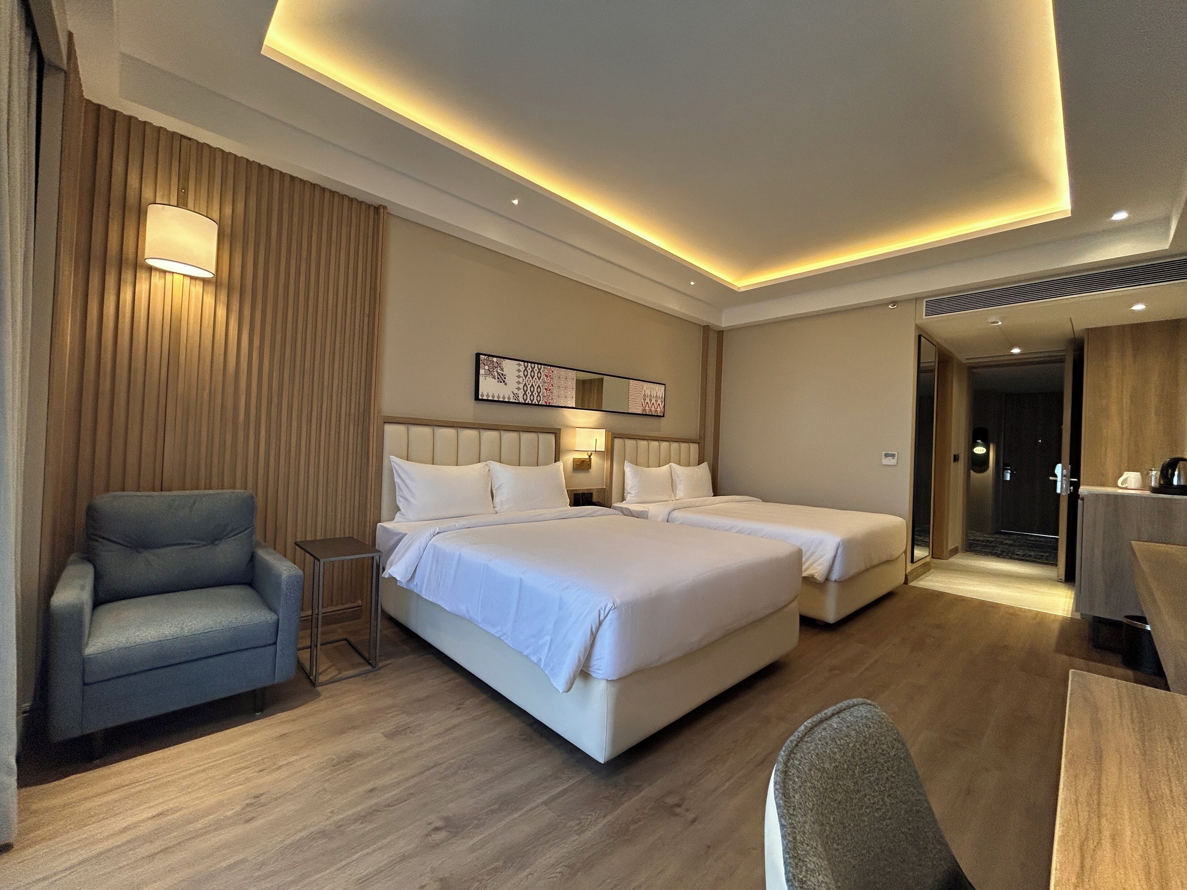 Habitación ejecutiva con 2 camas individuales | Minibar, caja fuerte, escritorio y tabla de planchar con plancha