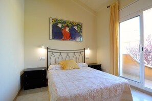 2 bedrooms, iron/ironing board