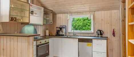 Fridge, microwave, dishwasher, cookware/dishes/utensils