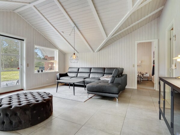 Televisión y chimenea 