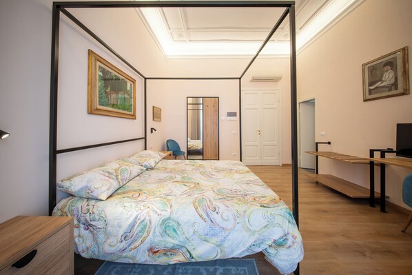 Superior Double Room | Desk, blackout drapes, iron/ironing board, free WiFi - Mantellate 9 (Florence)