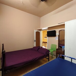 Standard Double Room | Soundproofing, free WiFi - Square & Dormitory Stays (Palayankottai)