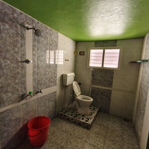 Deluxe Double Room | Bathroom - Square & Dormitory Stays (Palayankottai)