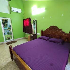 Deluxe Double Room | Soundproofing, free WiFi - Square & Dormitory Stays (Palayankottai)