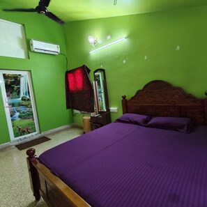 Deluxe Double Room | Soundproofing, free WiFi - Square & Dormitory Stays (Palayankottai)