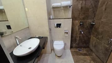 Deluxe Double Room, City View | Bathroom