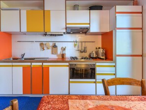 Refrigerador, microondas, horno y lavavajillas 