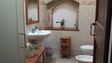 Asciugacapelli, asciugamani, carta igienica