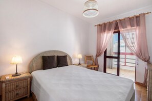 2 chambres, fer et planche à repasser, accès au Wi-Fi (inclus)