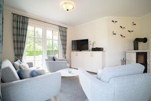 Smart TV, fireplace, DVD player, stereo - Holiday Home in Fuhlendorf (Fuhlendorf)