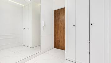 2 bedrooms, iron/ironing board, free WiFi