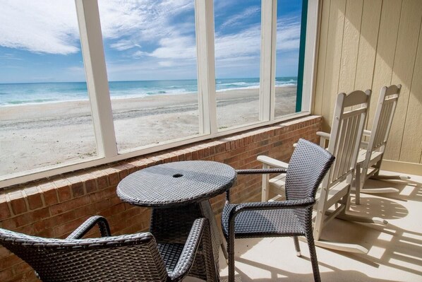 Interior - Bright and Beautiful Dunes Room 2nd Floor (Pawleys Island)
