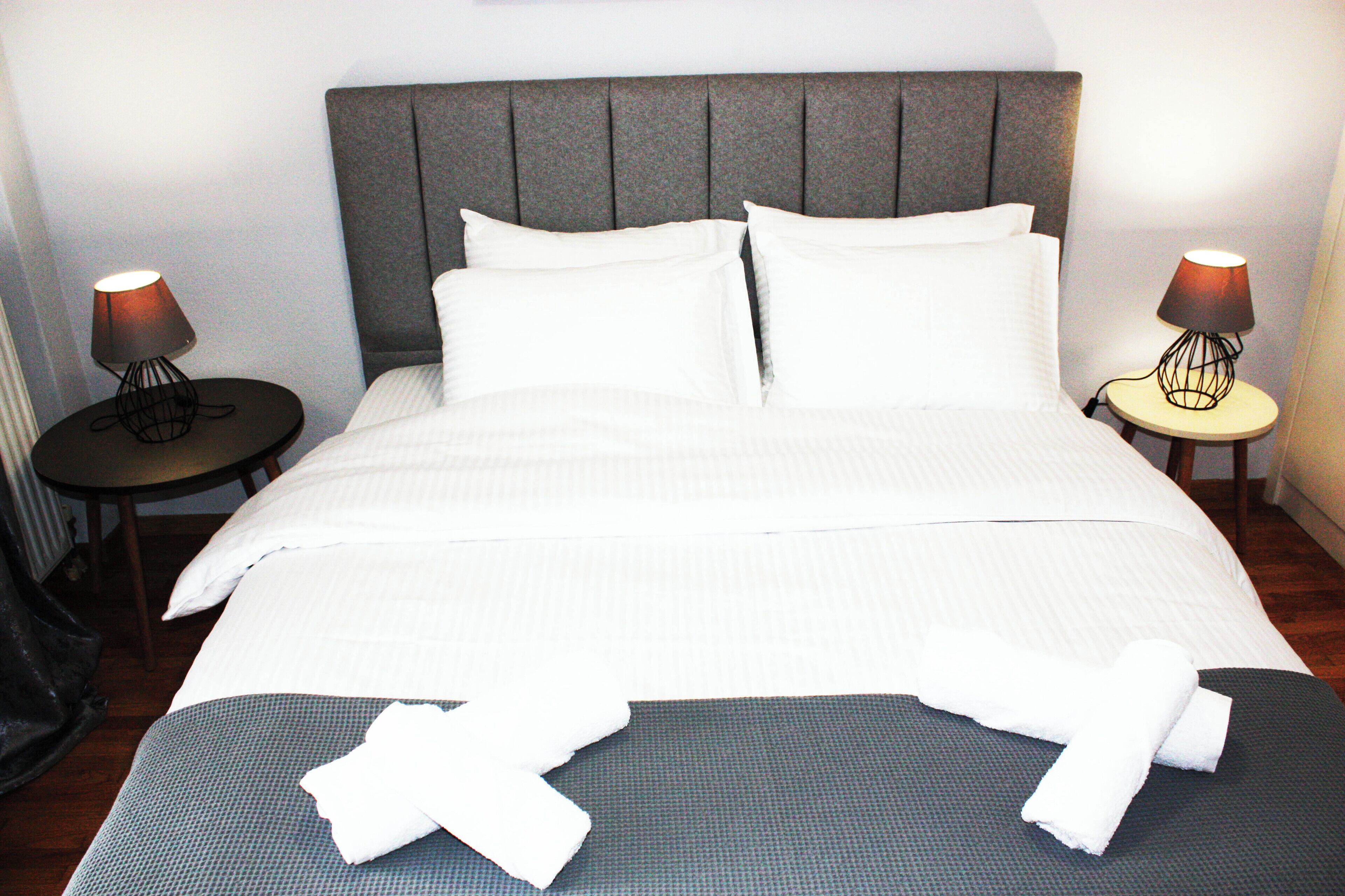 2 dormitorios, tabla de planchar con plancha, wifi y ropa de cama