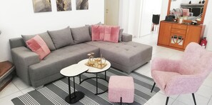 TV - Family Spacious Apartment Veria (Veria)