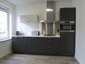 Fridge, cookware/dishes/utensils