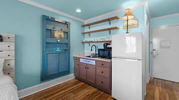 Coffee/tea maker, fridge, microwave