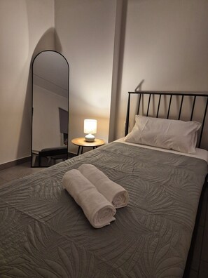 2 chambres, fer et planche à repasser, Wi-Fi, draps fournis