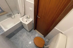 Doccia, asciugacapelli, bidet, asciugamani