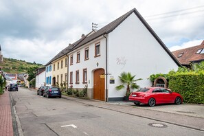 Exterior - Room 'Gästezimmer' with Shared Terrace, Shared Garden and Wi-Fi (Ihringen)