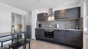 Kühlschrank, Ofen, Herdplatte, Geschirrspüler