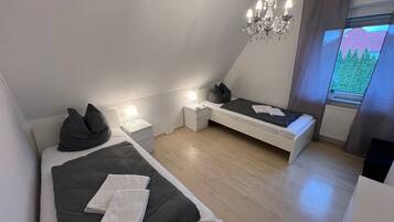 4 habitaciones, tabla de planchar con plancha y wifi gratis