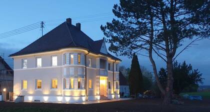 Holiday Apartment 'Romantika - Ground Floor' with Shared Garden and Wi-Fi