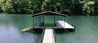Lakefront-Lakeview -Gameday HQ- w/ Dock- Kayaks- Fire Pit- Games- Pet Friendly