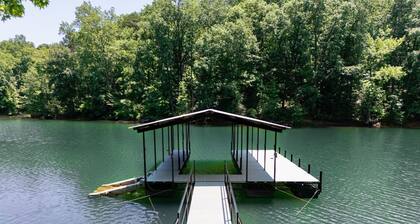 Lakefront Luxury - w/ Dock, Kayaks, Fire Pit, Games and More! Pet Friendly!!