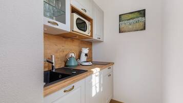 Fridge, microwave, stovetop, coffee/tea maker