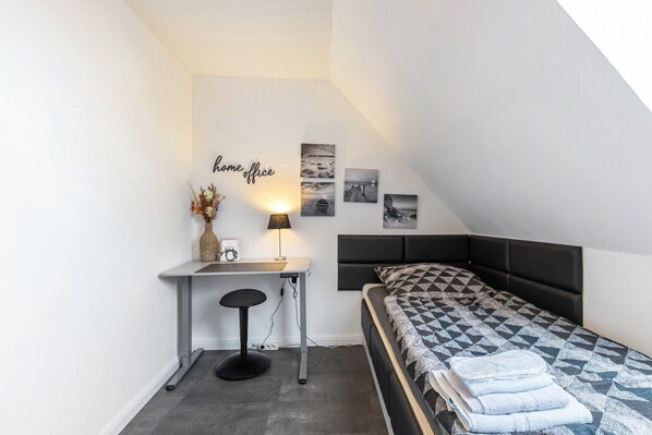 5 bedrooms, free WiFi, bed sheets