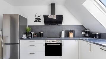 Coffee/tea maker, fridge, microwave, oven