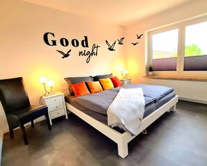 5 bedrooms, free WiFi, bed sheets