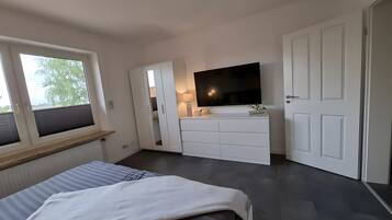 5 quartos, Wi-Fi de cortesia, roupa de cama