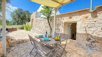 Family Villa, Multiple Bedrooms, Mountainside (Dimora Tra Gli Ulivi With Private) | Outdoor dining