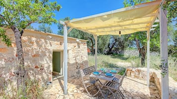 Family Villa, Multiple Bedrooms, Mountainside (Dimora Tra Gli Ulivi With Private) | Outdoor dining