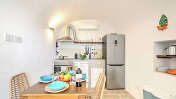 Family Villa, 1 Bedroom, Air conditioning, Mountainside (Dimora Tra Gli Ulivi With Private) | Private kitchen
